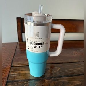 New!! Stanley Quencher H2.0 30 oz Flowstate Tumbler